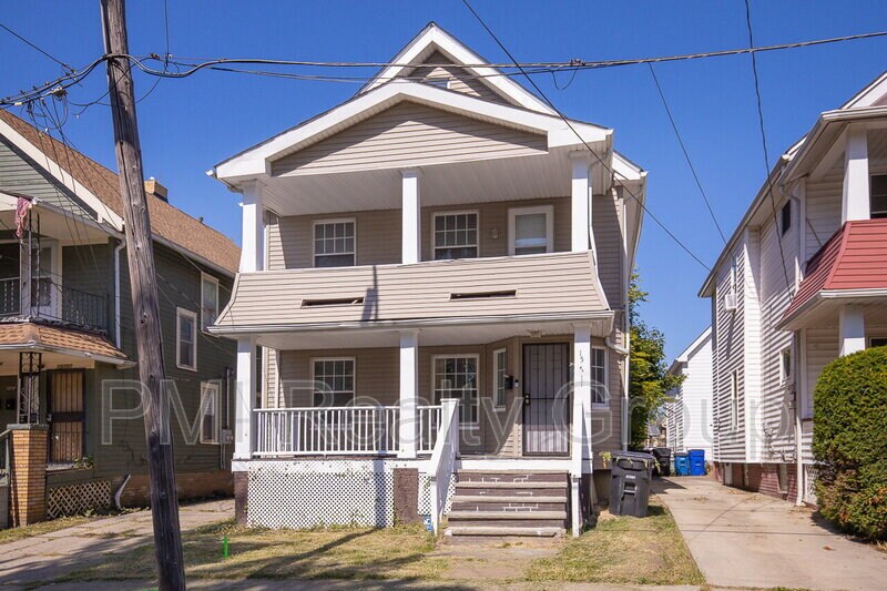 15711 School Ave in Cleveland, OH - Building Photo