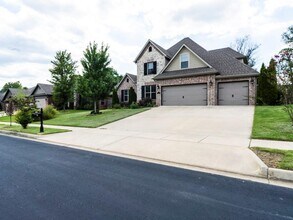 702 SE Eaton St in Bentonville, AR - Building Photo - Building Photo