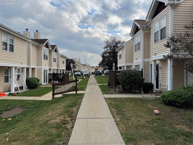 2910 Whispering Hills Dr in Chester, NY - Building Photo - Building Photo