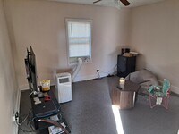 909 S Front St photo'