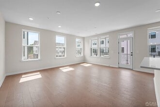 1404 Sadie Cir in New Brunswick, NJ - Building Photo - Building Photo