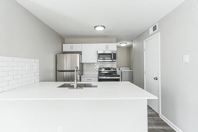 Cypress Parc in Houston, TX - Foto de edificio - Building Photo