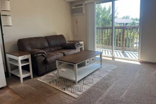 1624 S Doodler Dr in Sioux Falls, SD - Building Photo