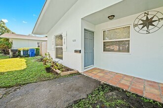 826 SW 14th St in Fort Lauderdale, FL - Building Photo - Building Photo