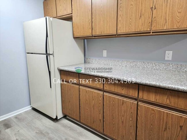 693 Carroll St in Akron, OH - Building Photo - Building Photo