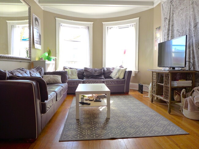 25 Gibbs St, Unit 5 in Brookline, MA - Foto de edificio - Building Photo