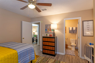 The Gates - Student Housing in Valdosta, GA - Building Photo - Interior Photo