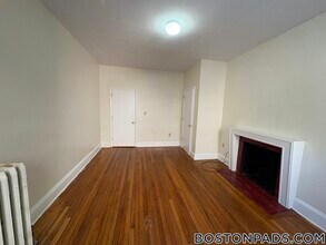 1788 Beacon St, Unit 2A in Brookline, MA - Building Photo - Building Photo