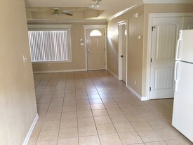 1504 E Quail St, Unit 4 in Pharr, TX - Building Photo