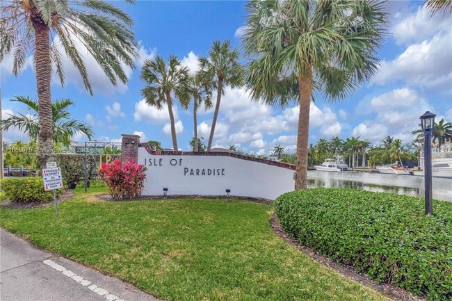 property at 440 Paradise Isle Blvd