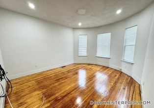 10 Pond St in Boston, MA - Building Photo - Building Photo