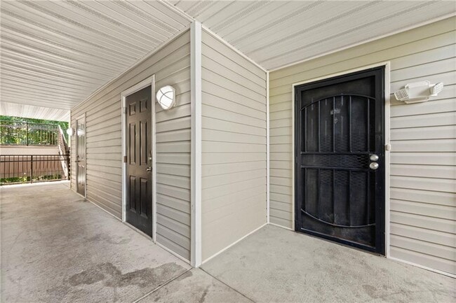 9202 Fairington Ridge Cir in Stonecrest, GA - Building Photo - Building Photo