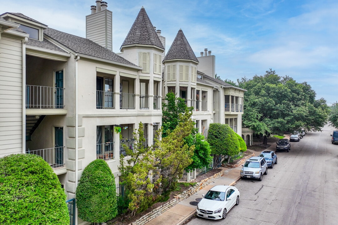 3105 San Jacinto St in Dallas, TX - Foto de edificio