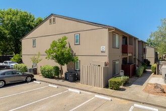 Village at Fair Oaks in Fair Oaks, CA - Foto de edificio - Building Photo