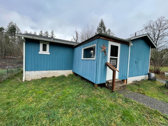 312 Key Peninsula Hwy NW in Home, WA - Foto de edificio - Building Photo