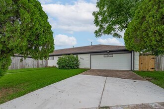 605 Sorrento Dr in El Lago, TX - Building Photo - Building Photo