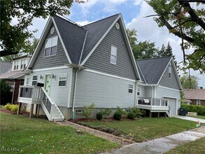 2145 N Taylor Rd in Cleveland Heights, OH - Building Photo - Building Photo