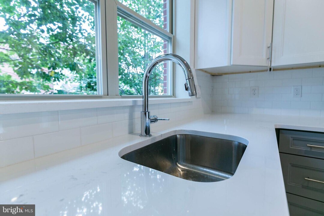2522 N Howard St-Unit -1 in Philadelphia, PA - Building Photo