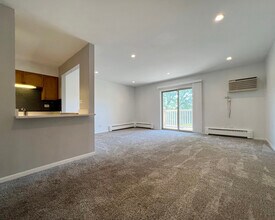 2415 N Kennicott Dr in Arlington Heights, IL - Building Photo - Building Photo