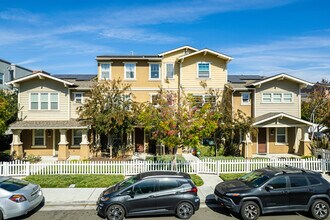 Lotus Townhomes in Sunnyvale, CA - Building Photo - Building Photo
