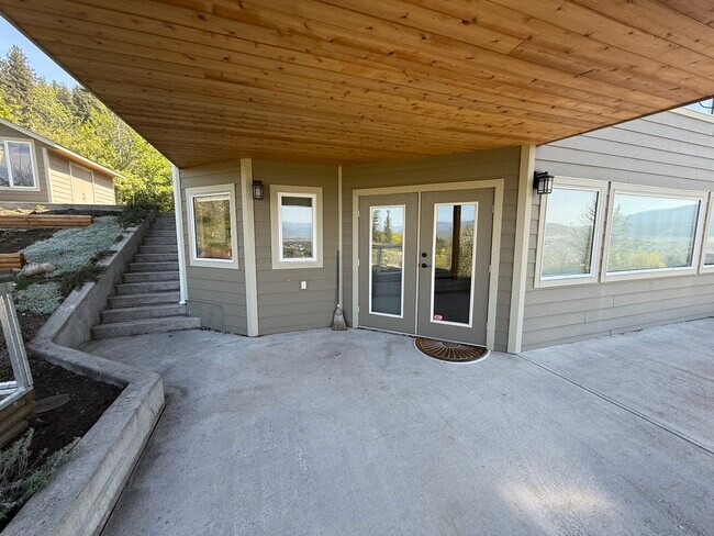 996 Galiano Rd in Vernon, BC - Building Photo - Building Photo
