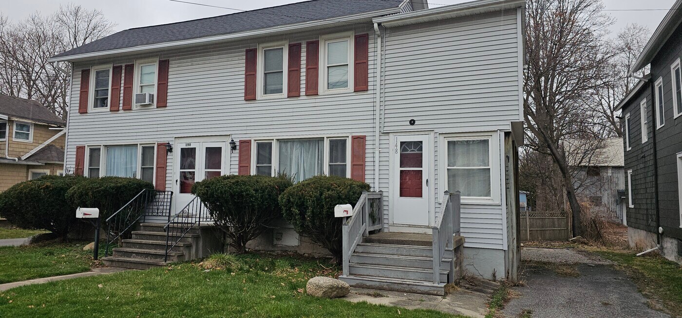 148 Bristol St in Canandaigua, NY - Building Photo