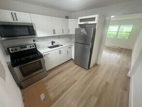 1457 W 31st St, Unit 1 in West Palm Beach, FL - Building Photo - Building Photo