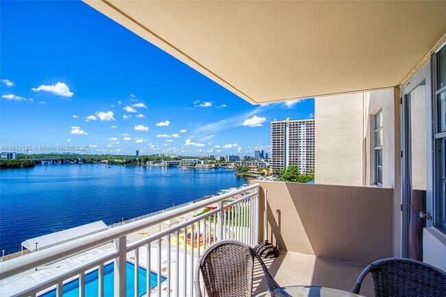 250 174th St in Sunny Isles Beach, FL - Building Photo - Building Photo