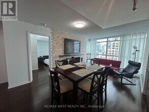 215 Fort York Blvd in Toronto, ON - Building Photo - Building Photo