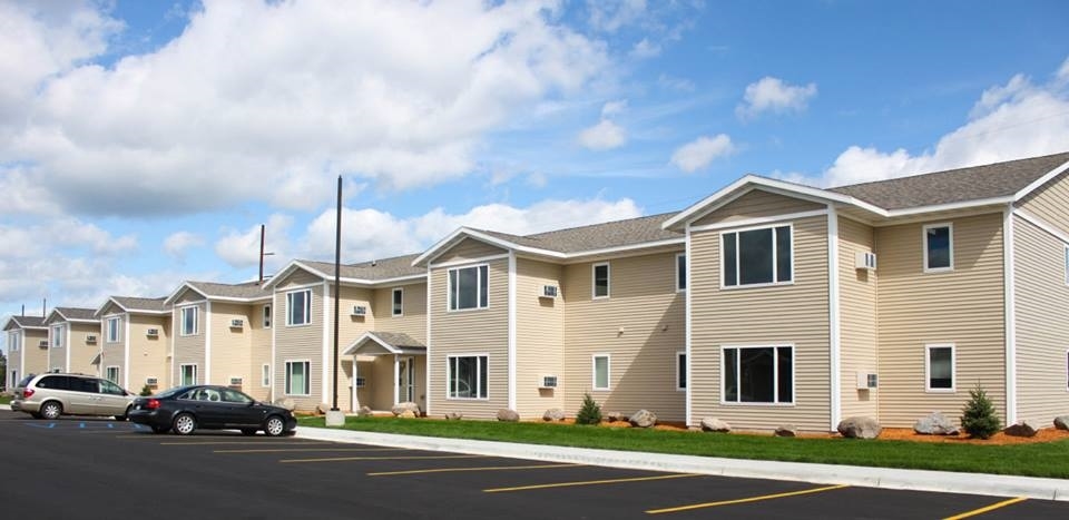 Monopoly Apartments in Bemidji, MN - Building Photo