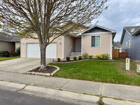 1101 NE Big Berry Loop in Oak Harbor, WA - Building Photo
