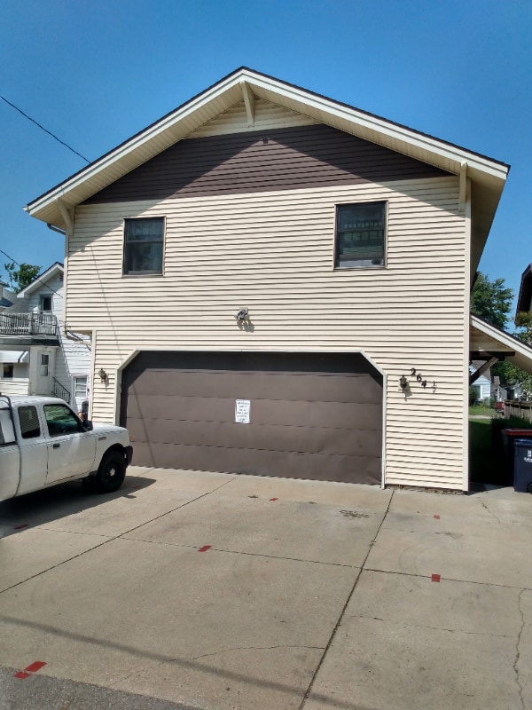 264 W 16th St
