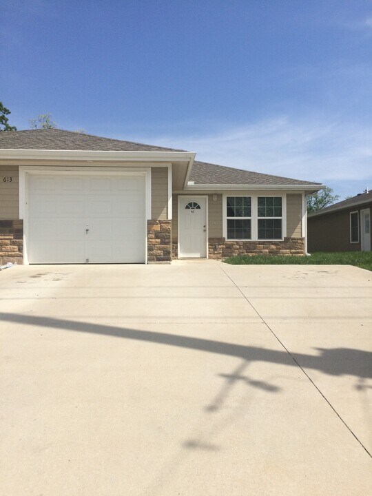 613 W Market St in Warrensburg, MO - Building Photo
