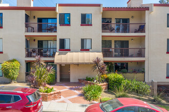 Rio Vista in San Diego, CA - Building Photo - Building Photo