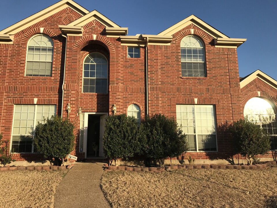 8172 Peacock Ln in Frisco, TX - Foto de edificio