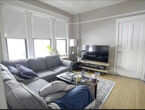 2117 N Kedzie Blvd in Chicago, IL - Foto de edificio - Building Photo