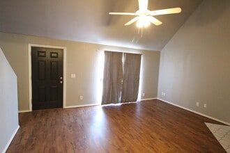 1932 Lariat Cir in Edmond, OK - Foto de edificio - Building Photo