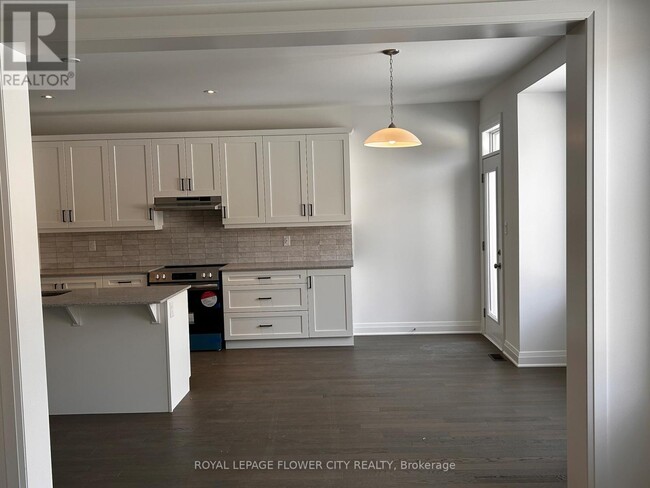 674 MIKA St in Innisfil, ON - Building Photo - Building Photo