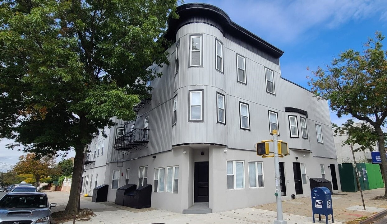 9753 94th St in Ozone Park, NY - Foto de edificio