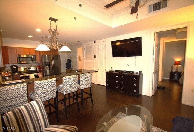 2405 W Serene Ave in Las Vegas, NV - Building Photo - Building Photo