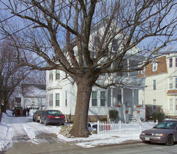 709 2nd St in Fall River, MA - Foto de edificio - Building Photo