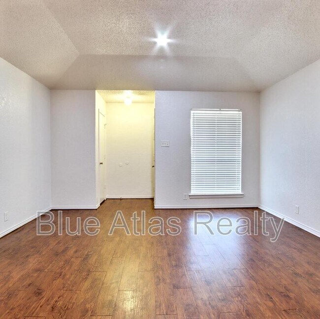 6857 S Creek Dr in Fort Worth, TX - Building Photo - Building Photo