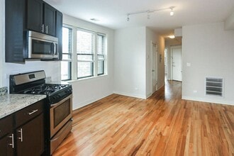 2235 W Wilson Ave, Unit 2 in Chicago, IL - Building Photo - Building Photo