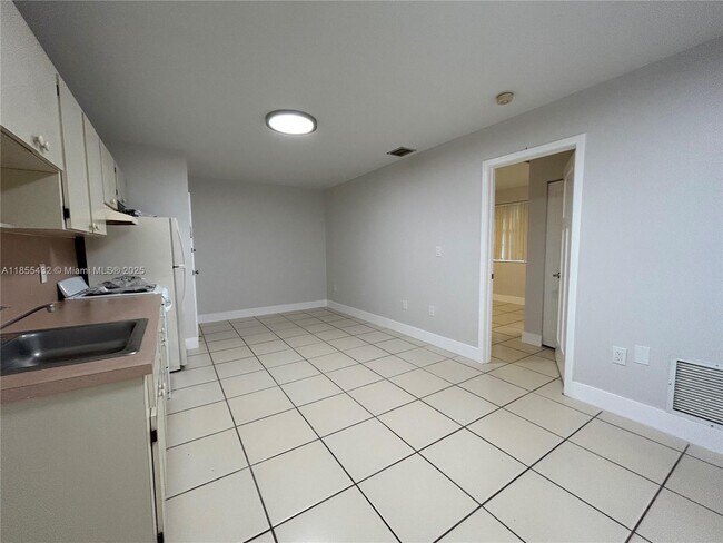 25 W 4th St in Hialeah, FL - Building Photo - Building Photo