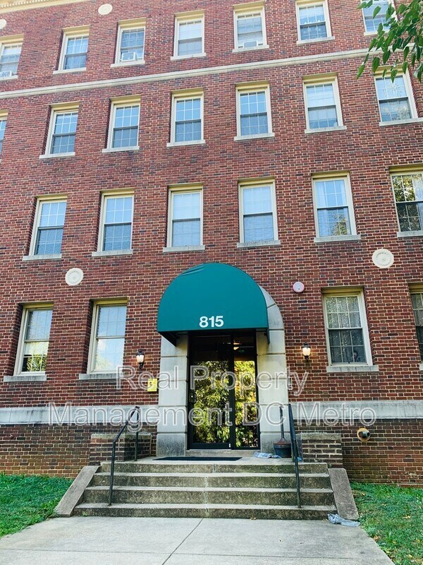 815 Maryland Ave NE in Washington, DC - Building Photo - Building Photo