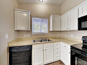 6955 Kentucky Derby Dr in Charlotte, NC - Building Photo - Building Photo
