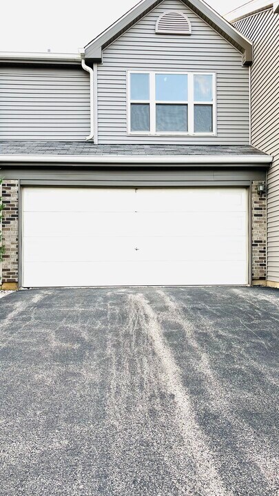 722 E Whispering Oaks Dr in Palatine, IL - Foto de edificio