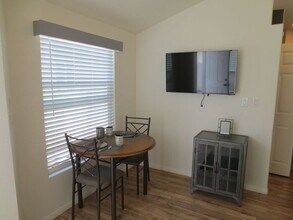 2560 Newport Blvd in Costa Mesa, CA - Building Photo - Building Photo