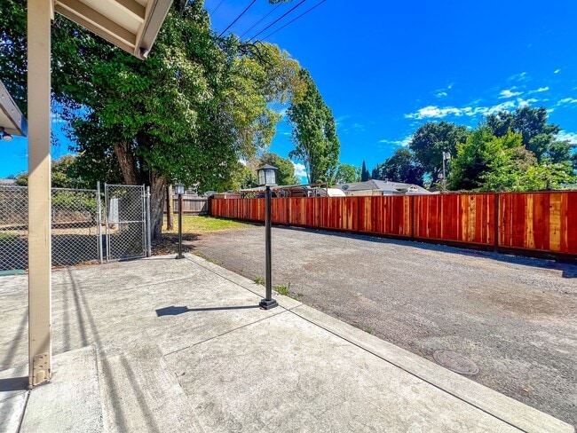 2154 Coronado Ave in Napa, CA - Building Photo - Building Photo