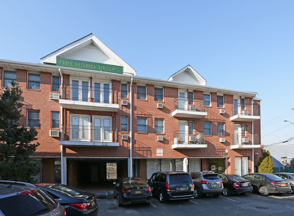 Orchard Plaza in Westbury, NY - Building Photo